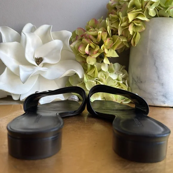 NWOT! Burberry Slide Sandals in Black Leather - Picture 5 of 14